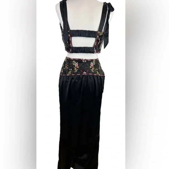 Free People Ensemble Petra Black Satin Pant Crop Top Set Embroidered Size 8 NWOT